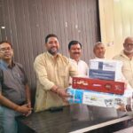 मुख्यमंत्री सामूहिक विवाह योजना के लाभार्थियों को मिला उपहार