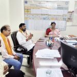 बिजली समस्या को लेकर नगर पंचायत नगर की अध्यक्ष नीलम सिंह राना ने चीफ इंजीनियर से की मुलाकात